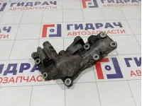 Кронштейн генератора Dodge Caliber 04891592AA