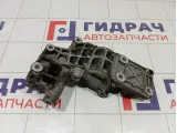 Кронштейн генератора Dodge Caliber 04891592AA