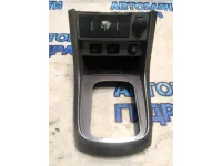 Консоль Geely Emgrand EC7 106802273900847 Хорошее состояние.