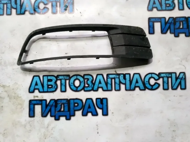 Рамка противотуманной фары правой Geely Emgrand EC7 1068001653 Отличное состояние.