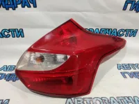 Фонарь задний правый Ford Focus 3 1825318.
