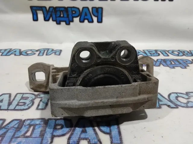 Опора двигателя правая Ford Focus 3 3M516F012CJ.