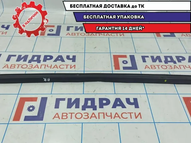 Накладка (уплотнитель) стекла двери передней правой Ford Focus 2 1523453.