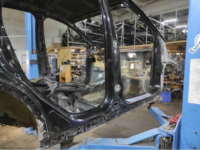 Порог с центральной стойкой правый Ford Kuga (CBS) . Коррозия.