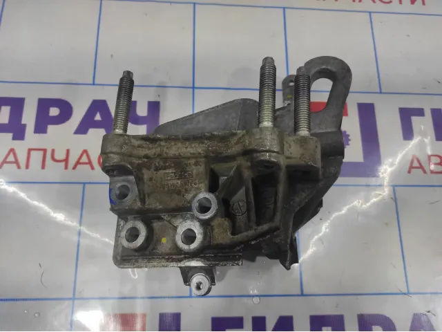 Кронштейн двигателя правый Ford Kuga (CBS) BM5G6F001BC.