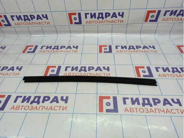 Уплотнитель стекла двери задней правой Ford Kuga (CBS) 5257181. Внутренний.