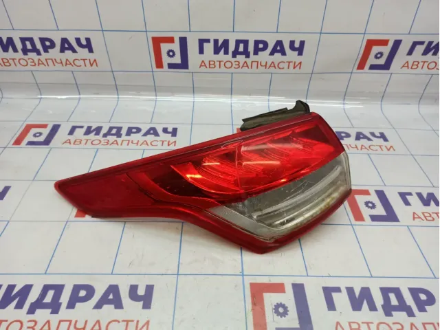 Фонарь задний наружный левый Ford Kuga (CBS) 2039549. Дефект.