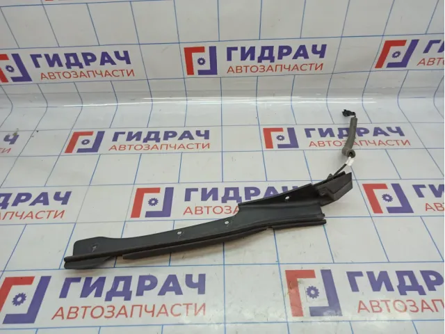 Накладка двери багажника правая Ford Kuga (CBS) 5222578.