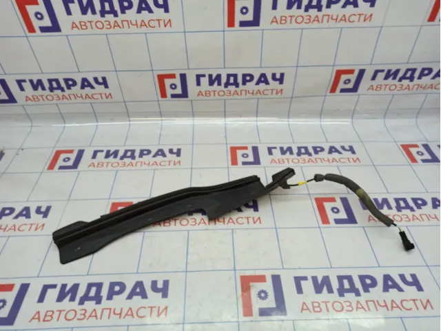 Накладка двери багажника левая Ford Kuga (CBS) 5222579.