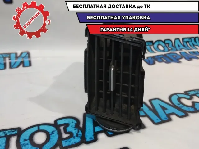 Дефлектор воздушный правый Infiniti FX45 68760CG000 .