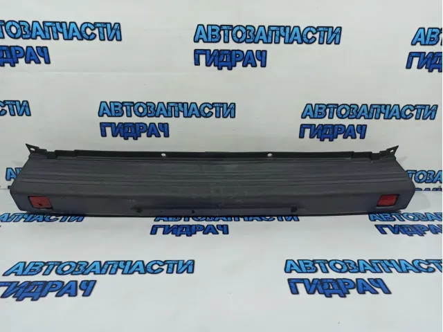 Бампер задний Fiat Doblo 735415725. Царапины, треснуто стекло.