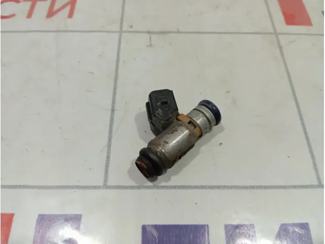 Форсунка инжекторная электрическая Fiat Grande Punto (199) 71724545