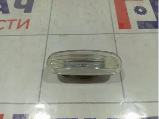 Повторитель на крыло белый Fiat Grande Punto (199) 51717793