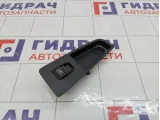 Кнопка стеклоподъемника передняя правая Fiat Punto 735411031