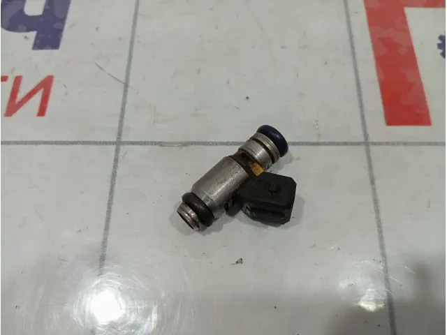 Форсунка инжекторная электрическая Fiat Punto (199) 71724545