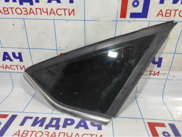 Стекло кузовное глухое правое Ford Focus 3 2010630.