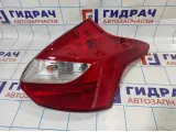 Фонарь задний правый Ford Focus 3 1825318.