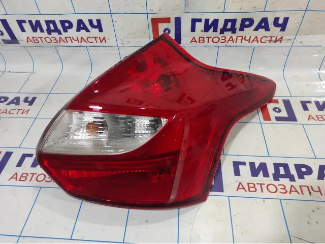 Фонарь задний правый Ford Focus 3 1825318.