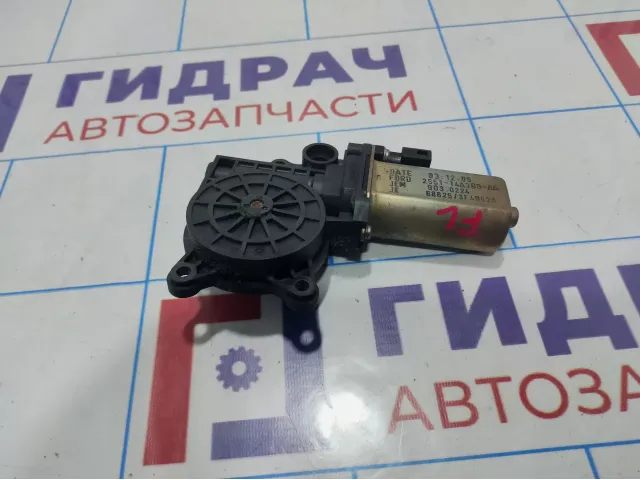 Моторчик стеклоподъемника левый Ford Fiesta (Mk VI) 1218652