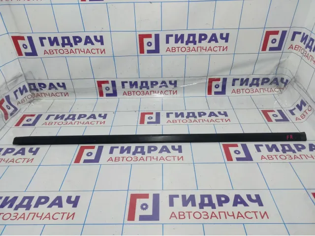 Накладка стекла переднего правого Ford Fiesta (Mk VI) 1374116