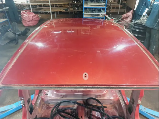 Крыша Ford Fiesta (Mk VI) 1305587. Царапины ЛКП.