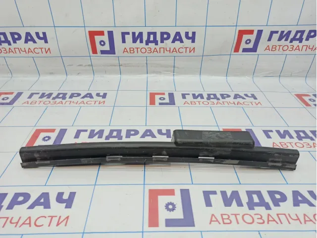 Направляющая заднего бампера центральная Ford Fiesta (Mk VI) 1140371. Верхняя.