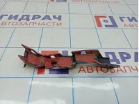 Направляющая заднего бампера правая Ford Fiesta (Mk VI) 1321365. Дефект.