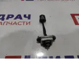 Ограничитель двери передний левый Ford Fiesta (Mk VI) 1474245.