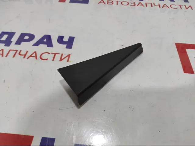 Накладка двери задней левой Ford Fiesta (Mk VI) 1301258. Внутрений уголок.