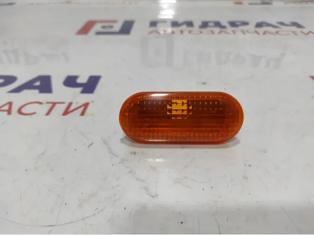 Повторитель на крыло Ford Fiesta (Mk VI) 4360568. Желтый.