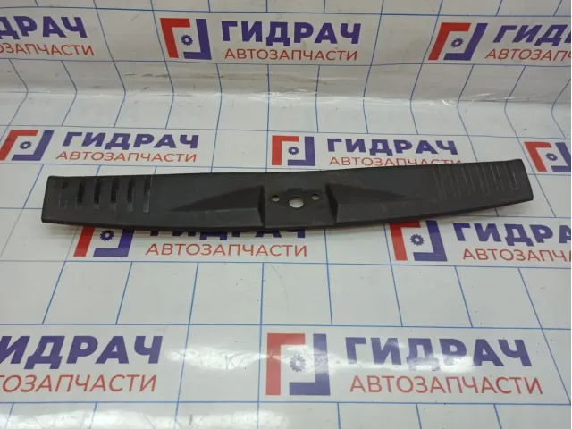 Обшивка багажника на заднюю панель Ford Fiesta (Mk VI) 1722161. Царапины.