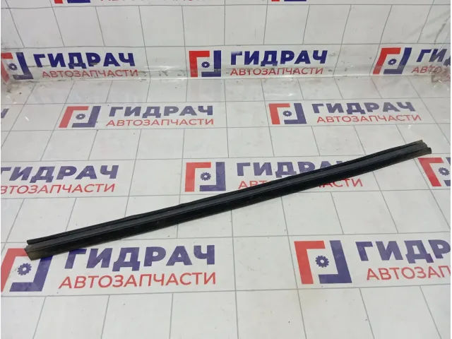 Уплотнитель стекла переднего правого Ford Focus 1523453