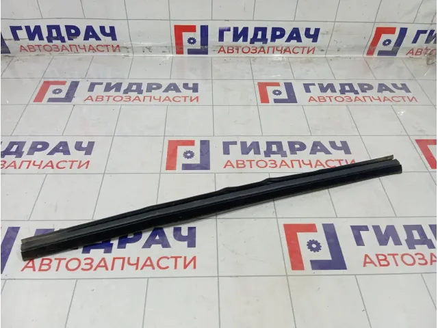 Уплотнитель стекла заднего левого Ford Focus 1523458