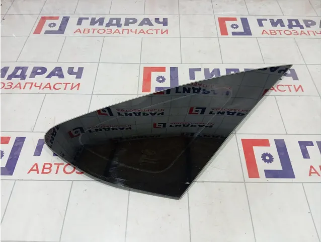 Стекло кузовное глухое (форточка) заднее правое Ford Focus 1362992