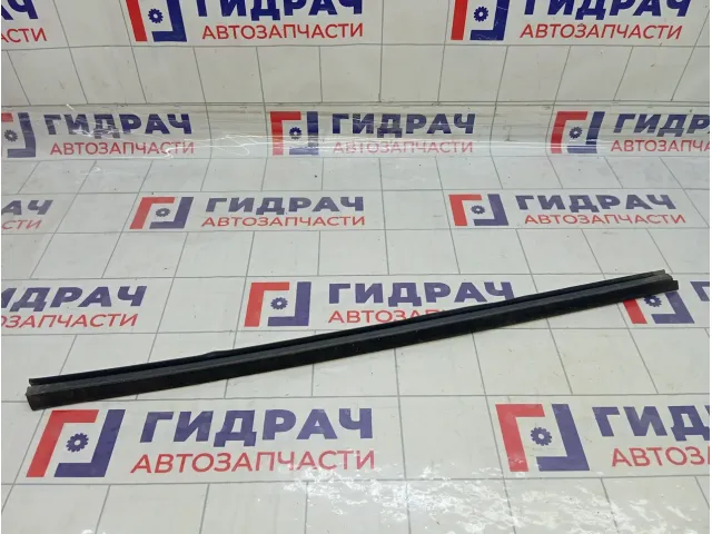 Уплотнитель стекла переднего правого Ford Focus 1523453