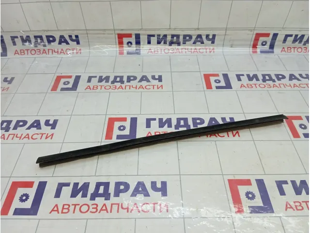 Уплотнитель стекла заднего левого Ford Focus 1523458
