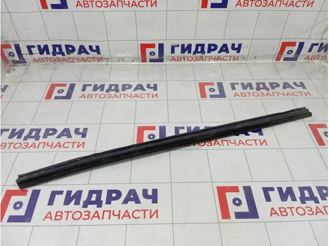 Уплотнитель стекла переднего правого Ford Focus 1523453