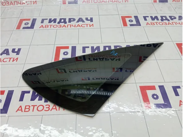 Стекло кузовное глухое (форточка) заднее правое Ford Focus 1360766