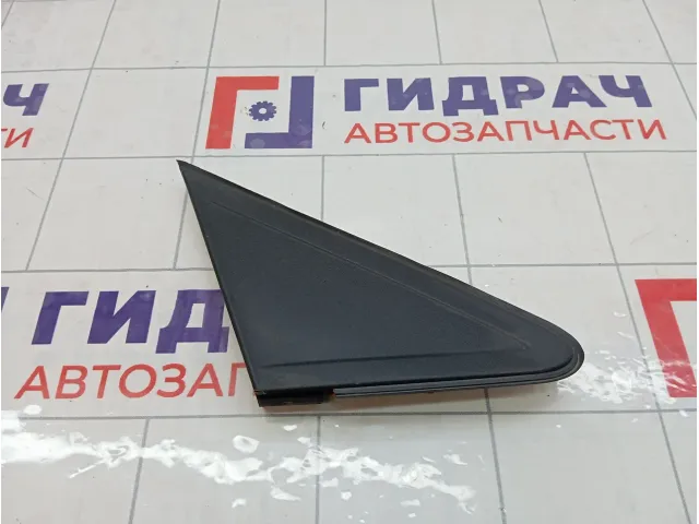 Накладка крыла переднего правого Ford Focus 1683639