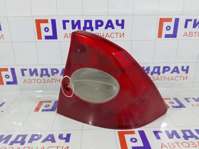 Фонарь задний правый Ford Focus 1333832