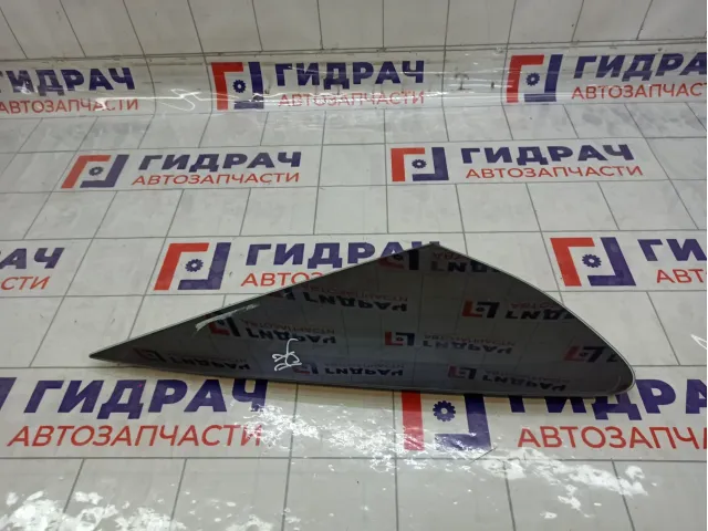 Стекло кузовное глухое (форточка) правое Ford Focus 1362992