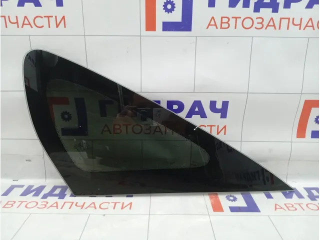 Стекло кузовное глухое (форточка) правое Ford Focus 1362992