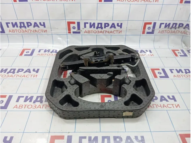 Ящик для инструментов центральный Ford Focus 2 6M5117009BB