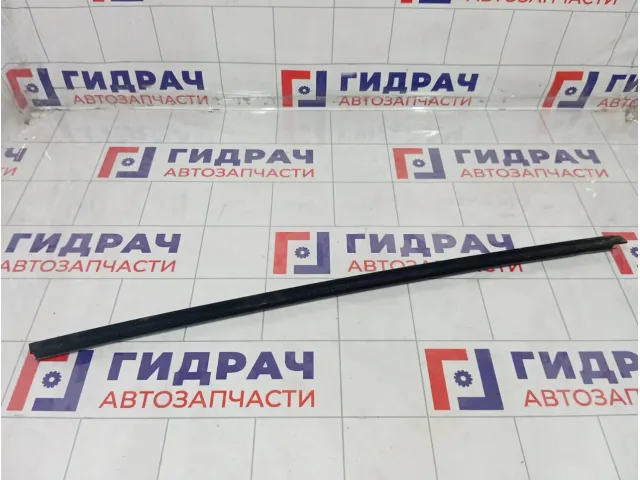 Уплотнитель стекла переднего правого Ford Focus 1523453