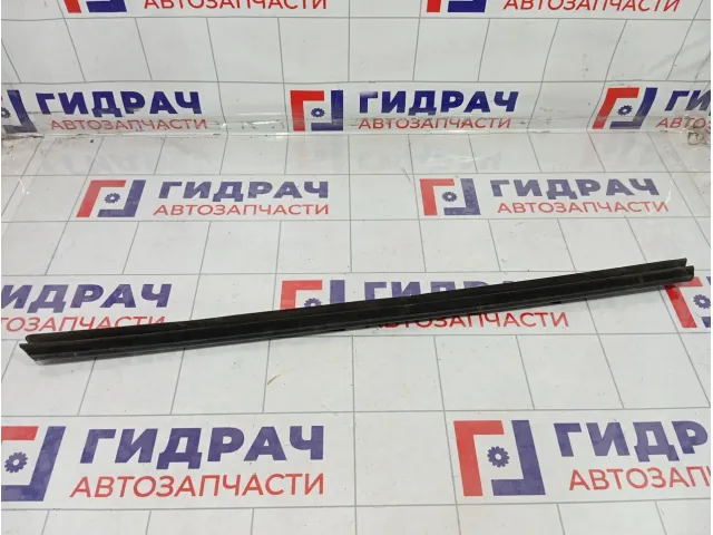 Уплотнитель стекла переднего правого Ford Focus 1747502