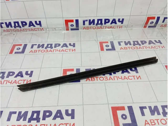 Уплотнитель стекла заднего правого Ford Focus 1747504