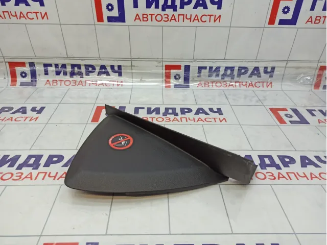 Накладка торпедо правая Ford Focus 1712593
