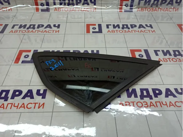 Стекло кузовное глухое (форточка) правое Ford Focus 1786433