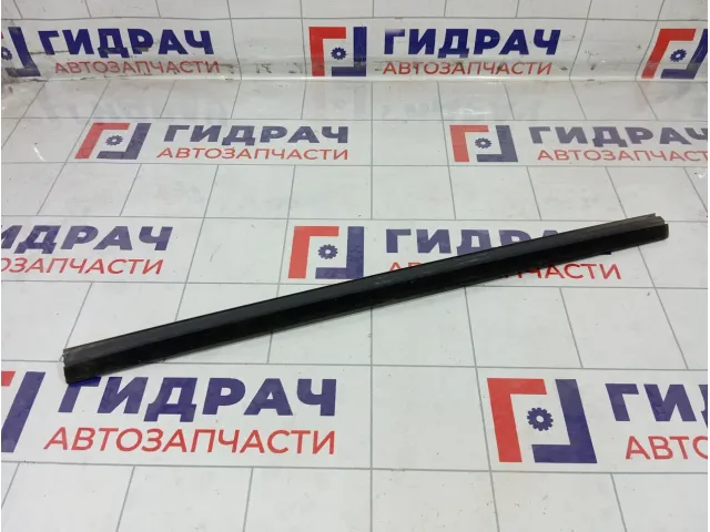 Уплотнитель стекла заднего левого Ford Focus 1523458