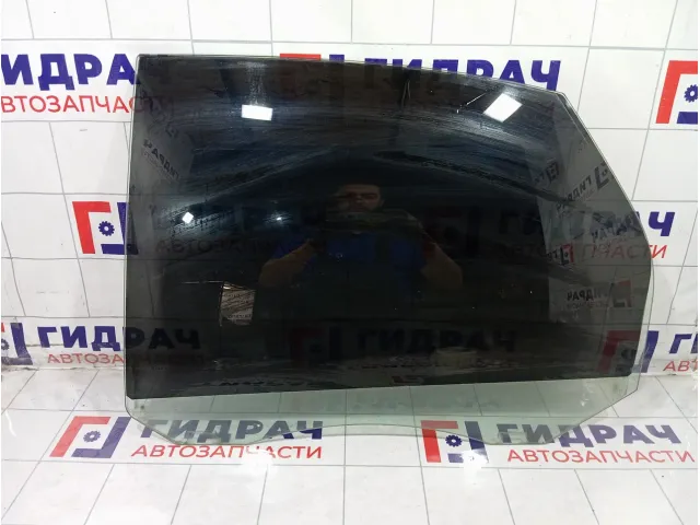 Стекло двери задней левой Ford Focus 1317985